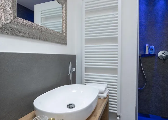 Villa Lora Luxury Villa , With Lake View *