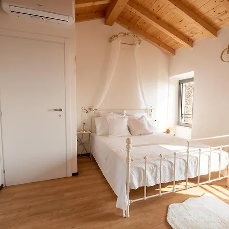 Lora Villa, With View * 欧苏西奥